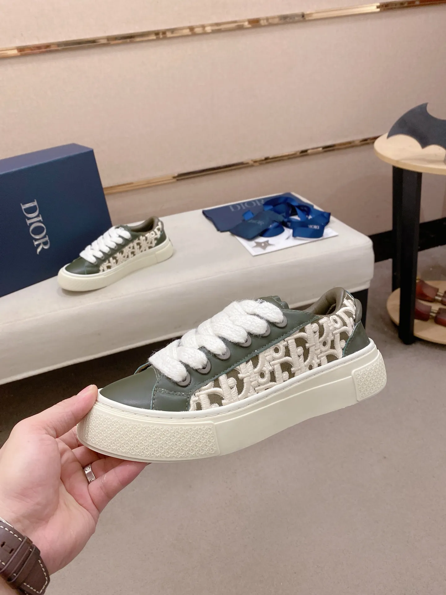 Factory price: 300 Men's shoes 💰[Dior·Dior] Top 🔍Couple style 💏🔍New casual sports style couple shoes, new four-season design, perfect workmanship, lace-up lazy style to create cabinet quality, upper: imported first-layer cowhide, sheepskin lining is soft and comfortable, ultra-light TPU wear-resistant outsole, simple, versatile fashion men's shoes, excellent color code number 35--44
